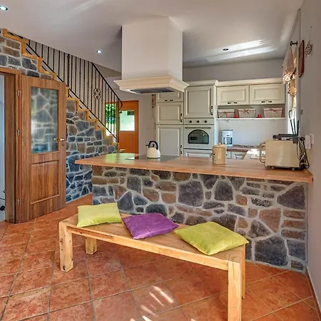 Mountain House Rupicapra With Sauna And Outdoor Hot Tub *