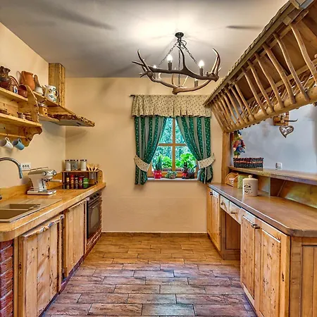 Mountain House Rupicapra With Sauna And Outdoor Hot Tub Villa